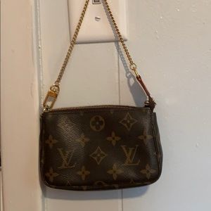 Louis Vuitton mini pochette